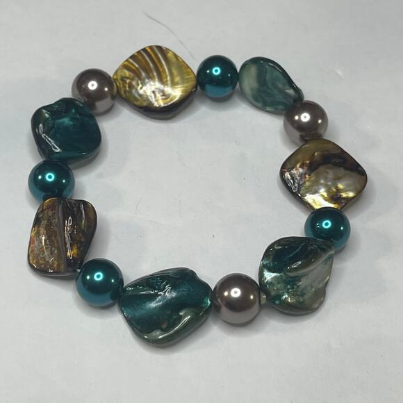 Set of three beaded stretch bracelets stone faux mother of pearl shell trendy - Picture 3 of 8